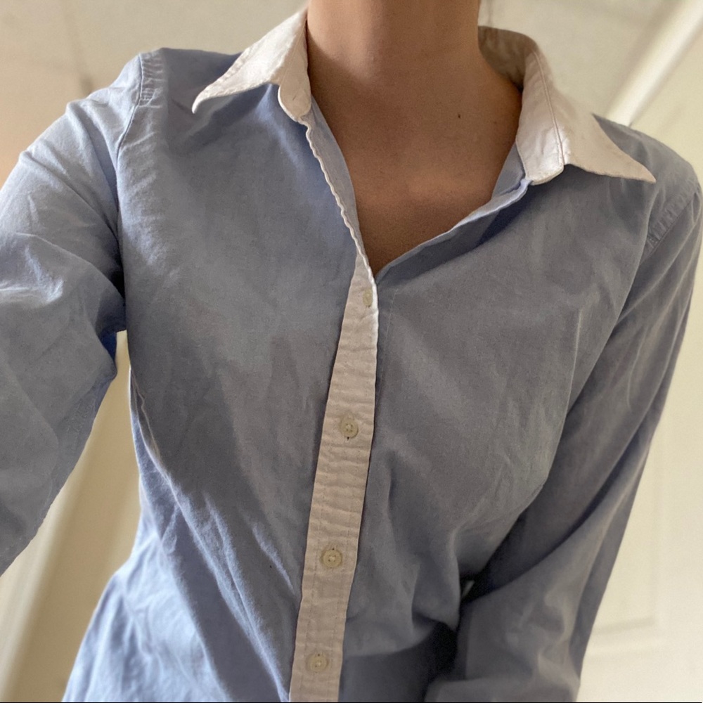 Gap Long Sleeve Button Up Blouse in Blue and White